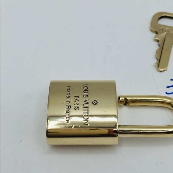 Authentic Louis Vuitton padlock lock and key 334 - Picture 6 of 8